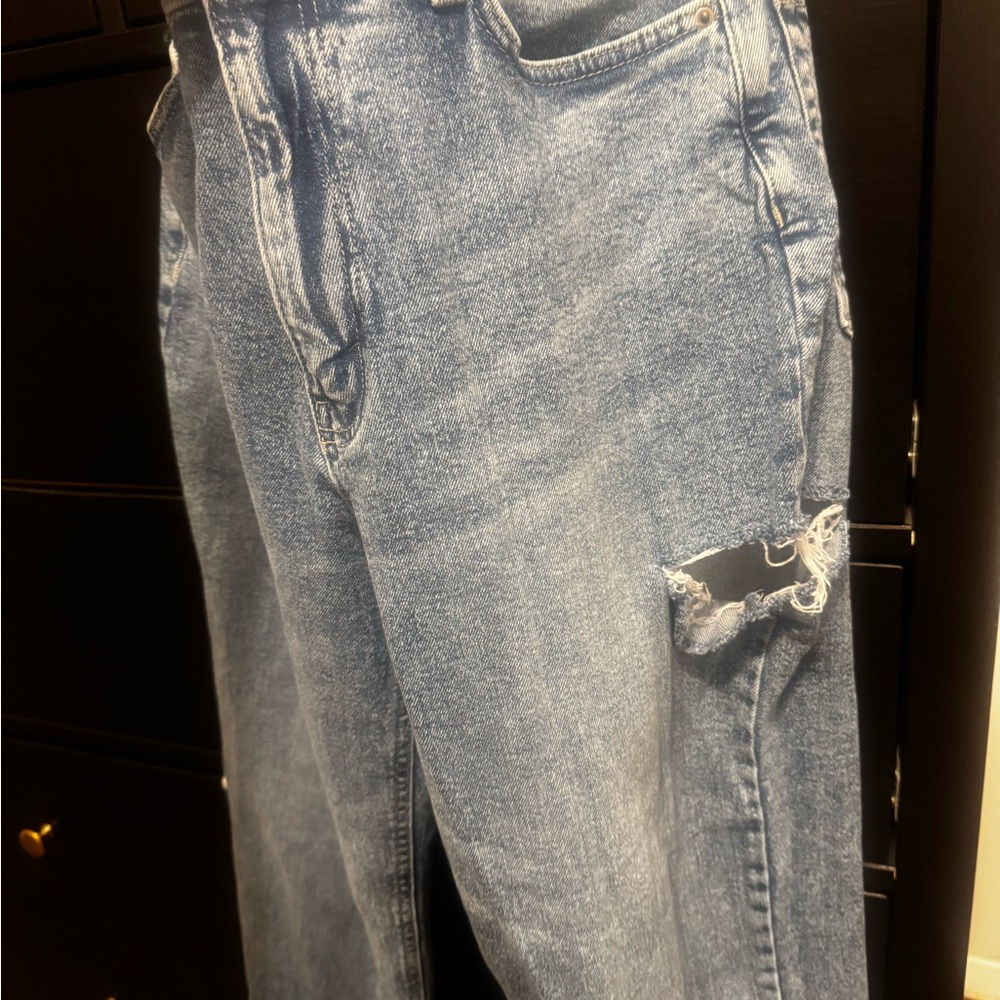 Distressed Jeans - Picture 2 of 4